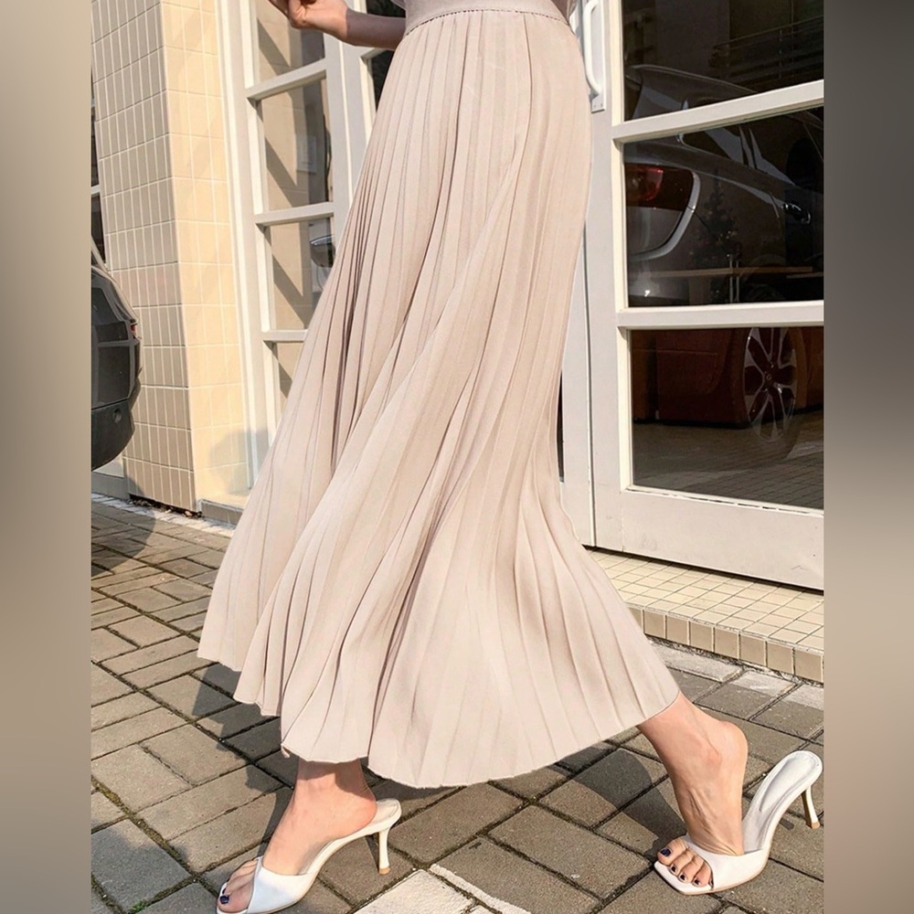 Nwt. Black tape pleated skirt